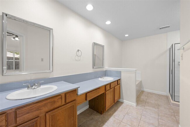 Building Photo - 17402 Eastwood Cir