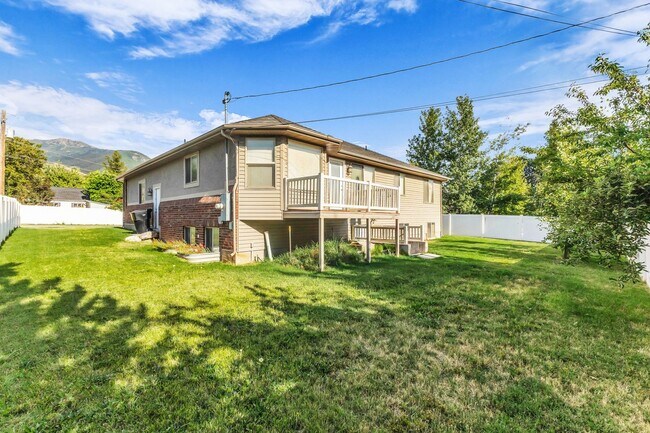 Building Photo - 574 E 200 N