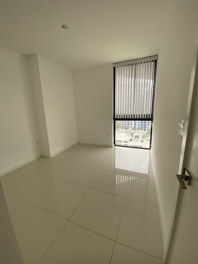 Building Photo - 5300 Paseo Blvd