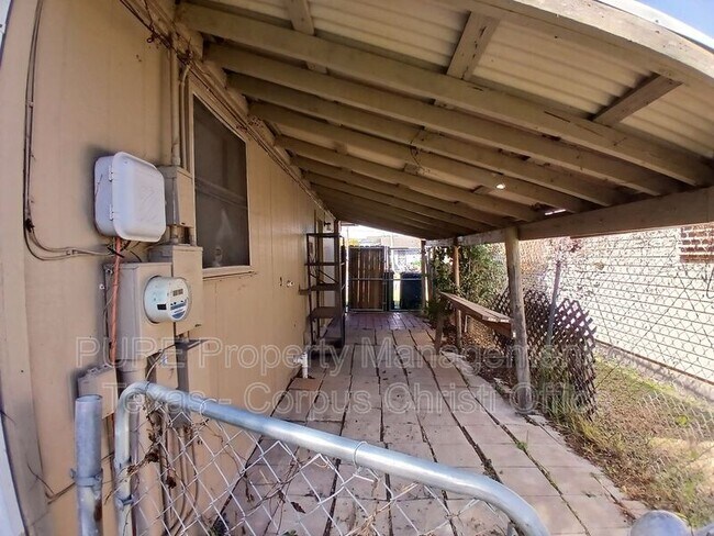 Building Photo - 1726 Lesle Ln