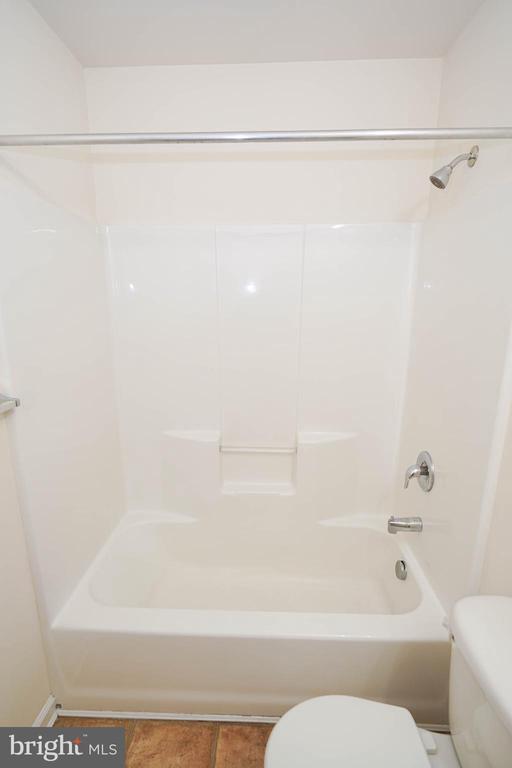 Building Photo - 403 Parkview Ct
