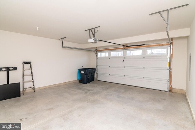 Building Photo - 23525 East Dr