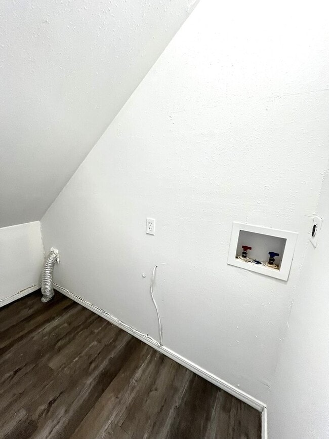 Building Photo - 2 Bedroom 1.5 Bath Apt at the Monterey Square Apts NW OKC