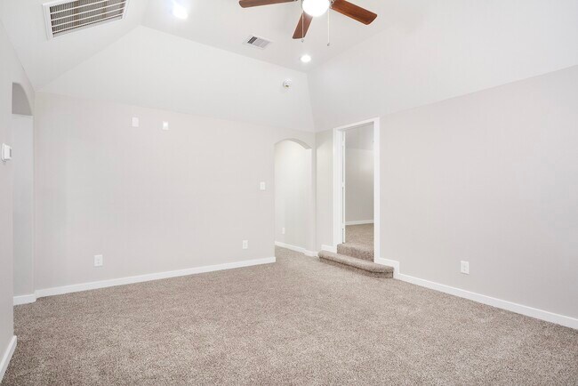 Building Photo - 28243 Chalet Park Dr