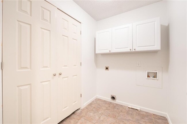 Building Photo - 311 Hollyfax Cir NE