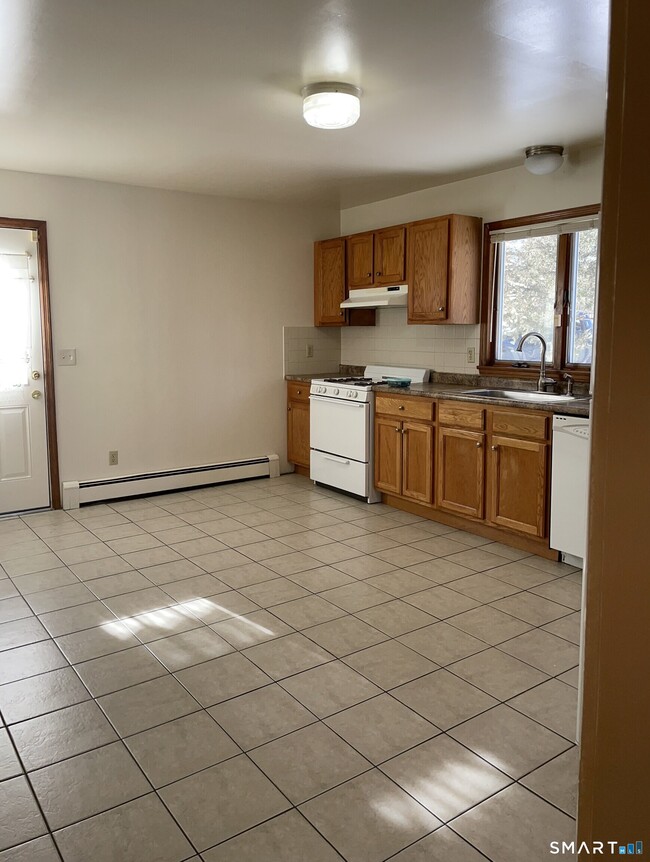 Building Photo - 20 Spring Hill Ave