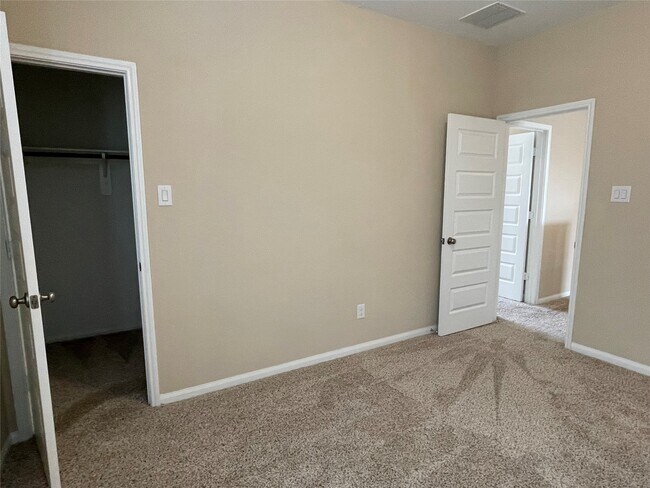 Building Photo - 10418 Quiet Courtyard Rd