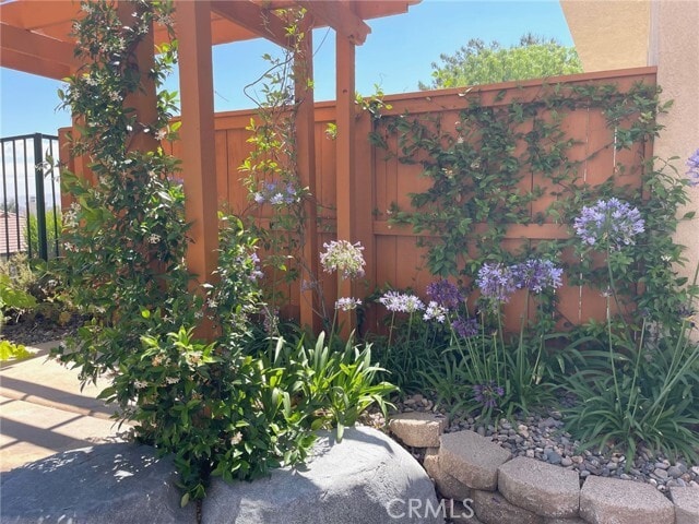 Building Photo - 8835 Fallbrook Way