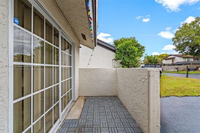 Building Photo - 8351 SW 39th Ct