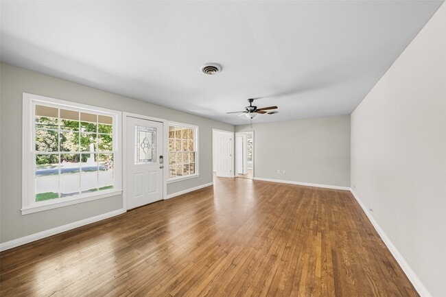 Building Photo - 1224 N San Jacinto St