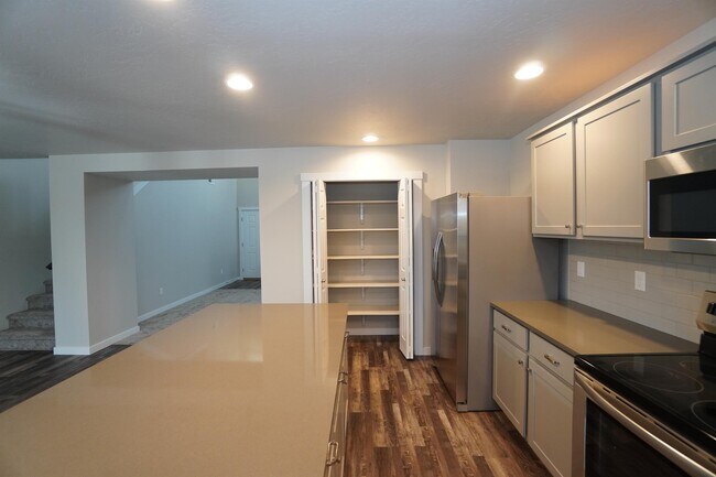 Building Photo - 13776 S Piano Ave