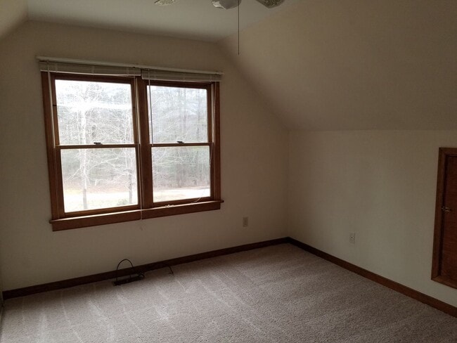 Building Photo - 4 bedroom home on cul-de-sac