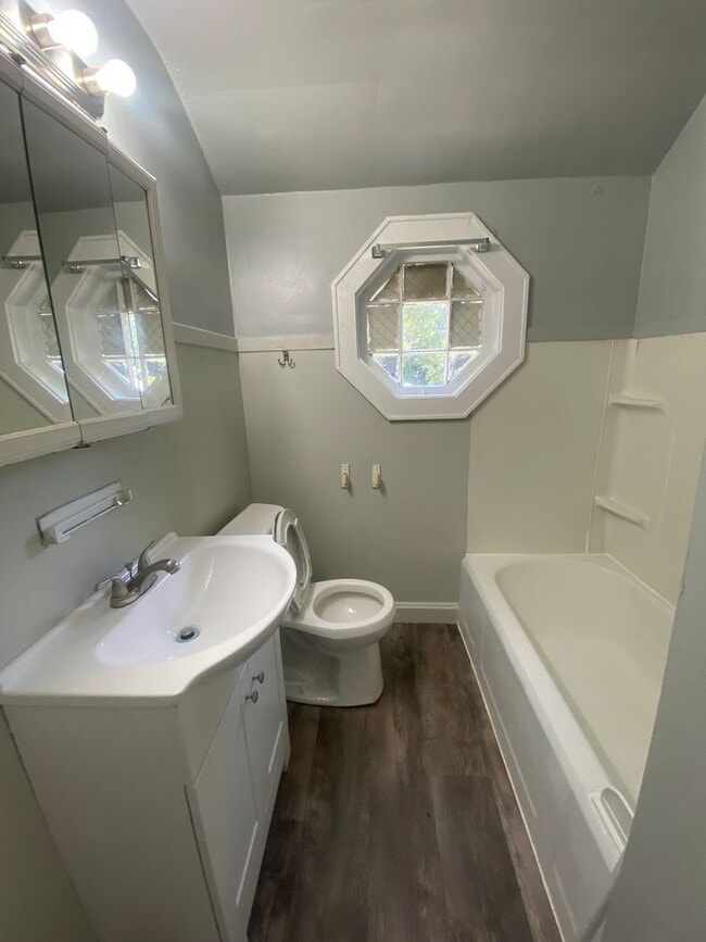 Building Photo - Charming 4-Bedroom Home with Sunroom, Fenc...