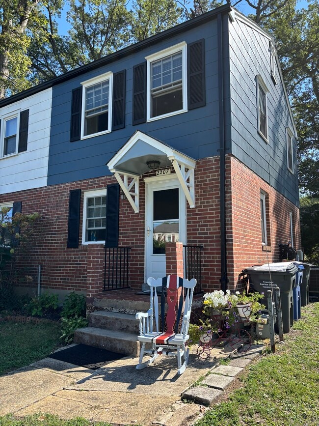 Primary Photo - 2207 Farrington Ave