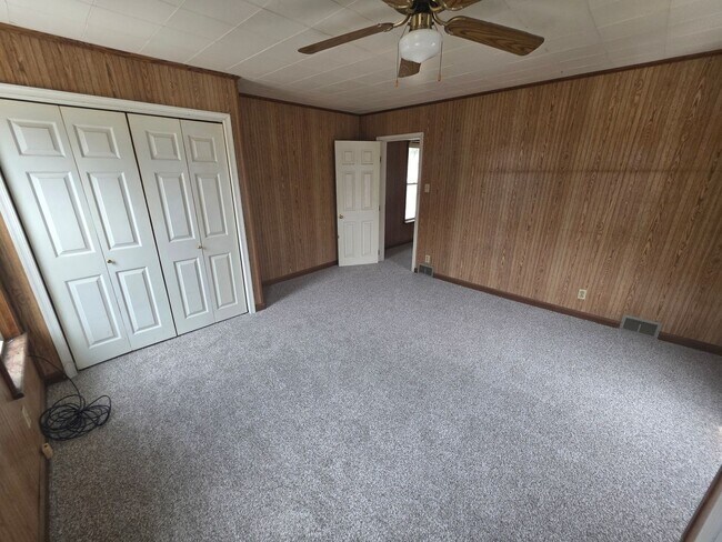 Building Photo - 2-bedroom, 1-bath home in New Brighton