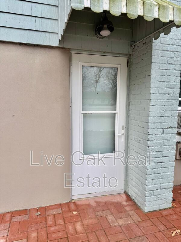 Building Photo - 2110 Pretty Lake Ave