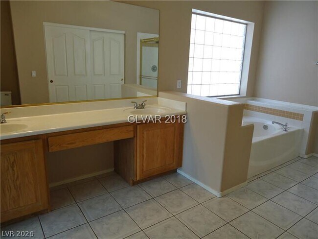 Building Photo - 1108 Ventura Hills St