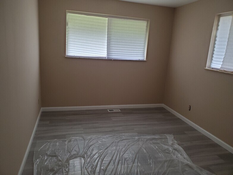 Building Photo - 10118 Douglas Ct