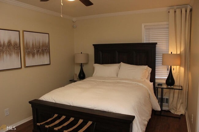 Building Photo - 1260 Woodland Ave NE