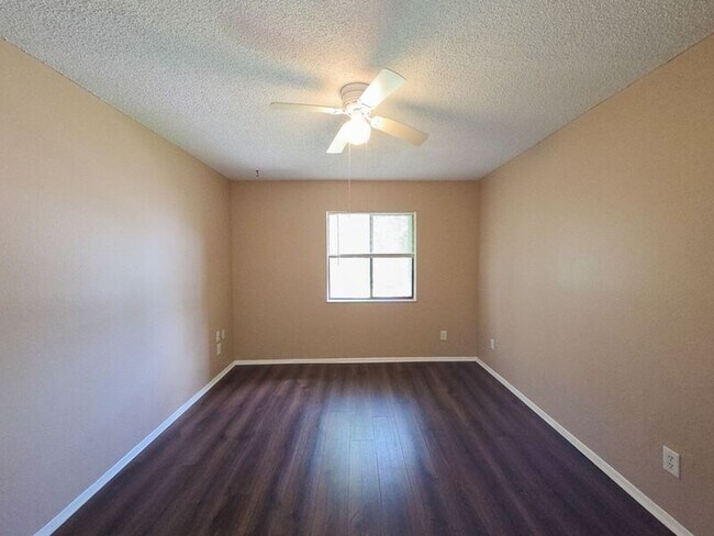 Building Photo - 152 Springwood Cir