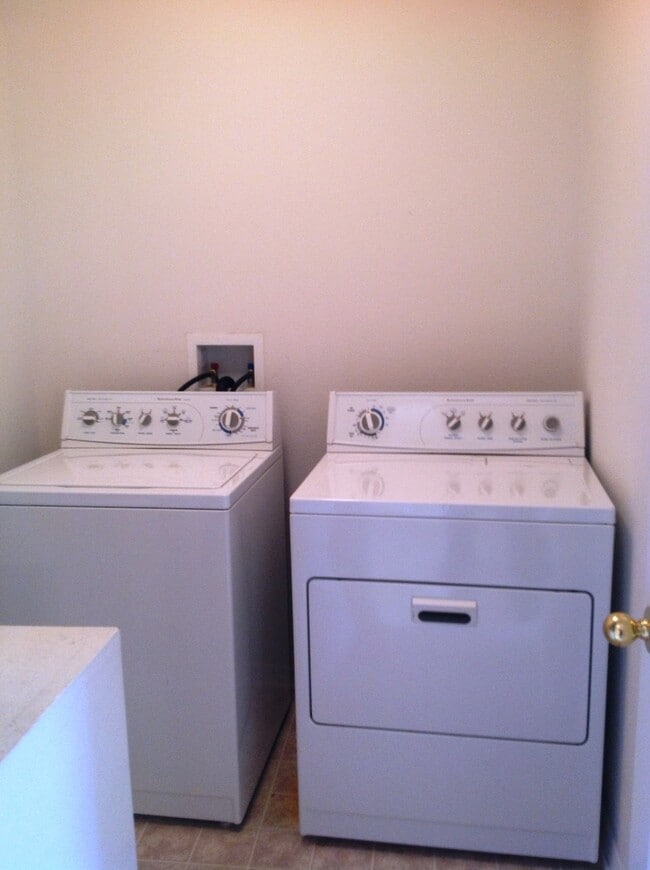 Building Photo - Spacious 4 Bed home in Wetherbee Lakes Estates !!