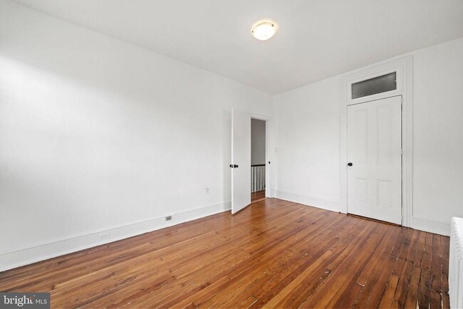 Building Photo - 320 6th St NE