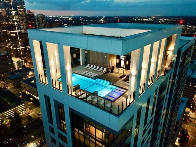 Building Photo - 807 Crawford St