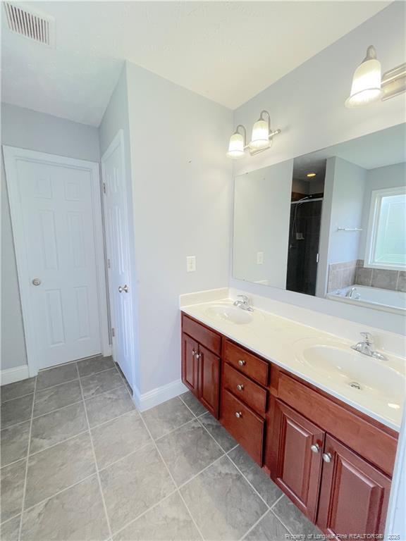 Building Photo - 511 Green Links Dr