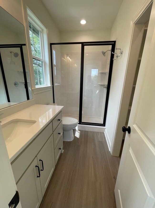 Building Photo - Luxurious NEW CONSTRUCTION 4/4.5 Home Near Baylor Campus!