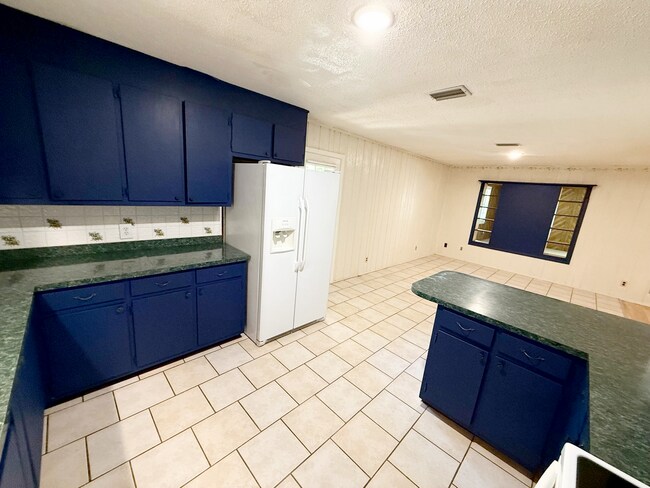 Building Photo - Milton / Pace - 3 bedroom, 2 bathroom