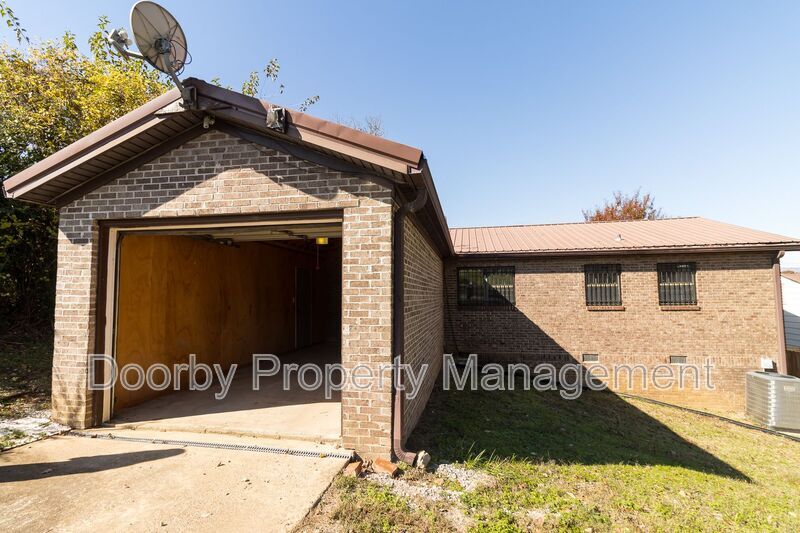 Building Photo - 908 Wheeler Ave