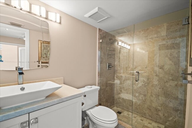 Building Photo - La Mer Condo