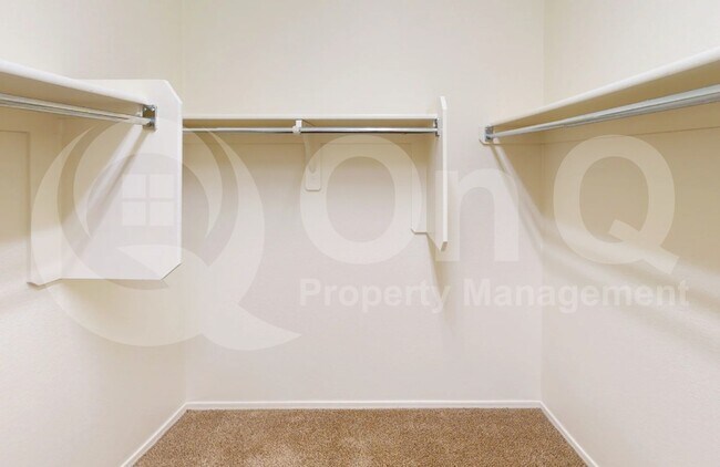 Building Photo - 314 W Vuelta Friso