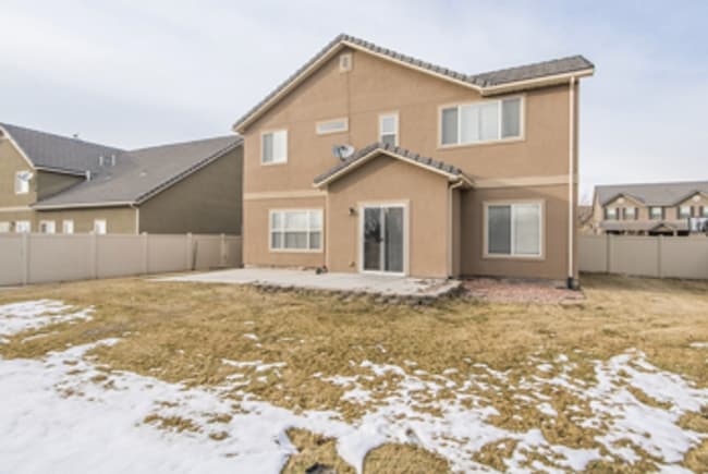 Building Photo - Beautiful 5 Bed | 2.5 Bath | 3 Car Single Family Home