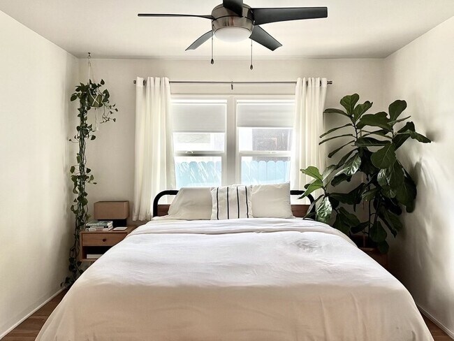 Building Photo - 1147 Van Buren Ave