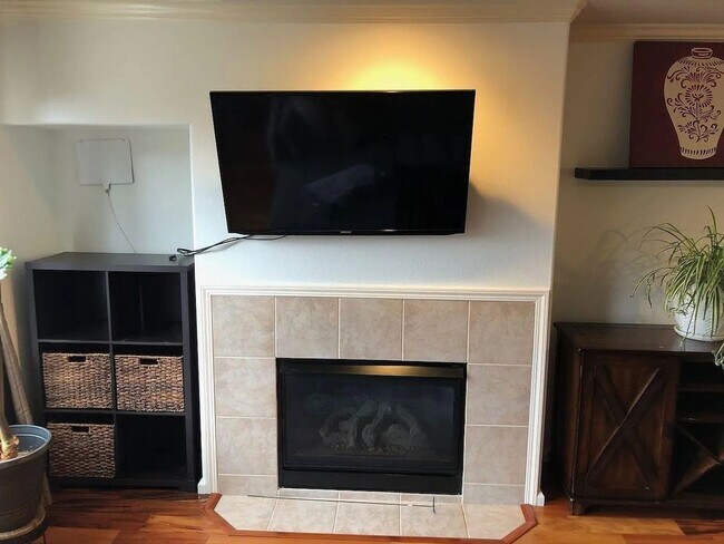 Building Photo - Fresh & Contemporary 1 bed, 1 bath with la...