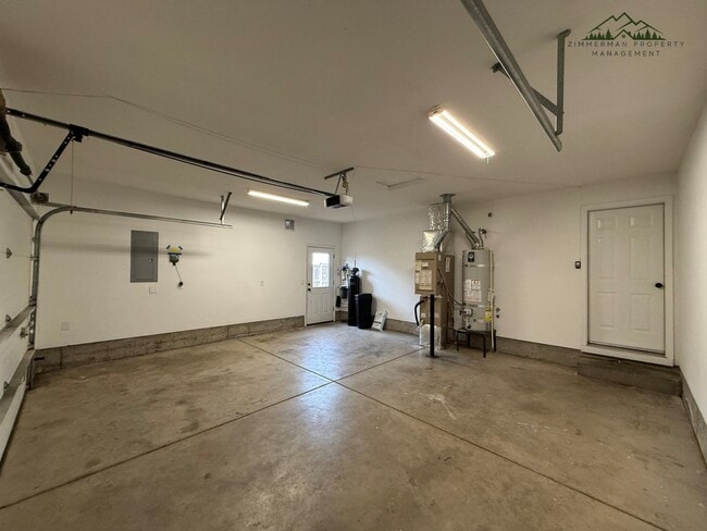 Building Photo - 3-bedroom, 2-bathroom home located in the heart of Harrisburg