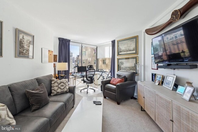 Building Photo - 202 W Rittenhouse Square