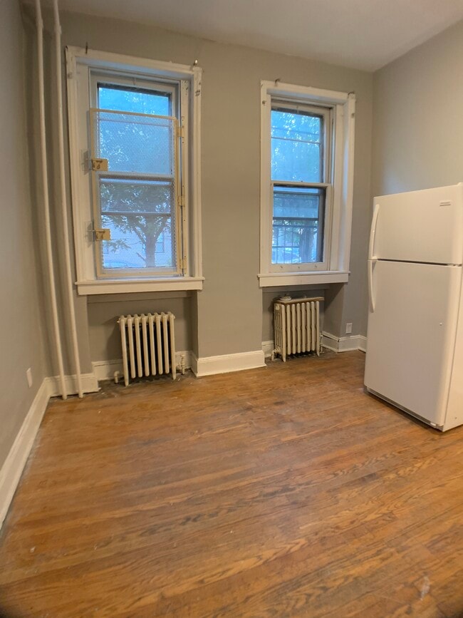 Building Photo - 405 S 40th St