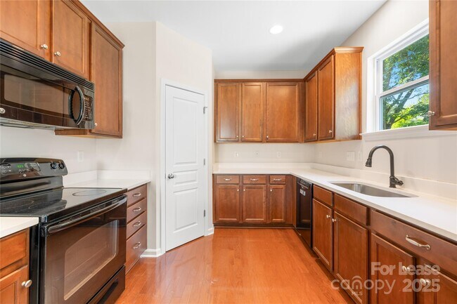 Building Photo - 5916 Mcdowell Run Dr
