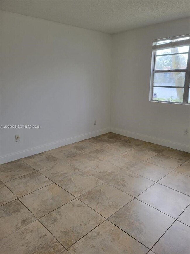 Building Photo - 1229 SW 46th Ave
