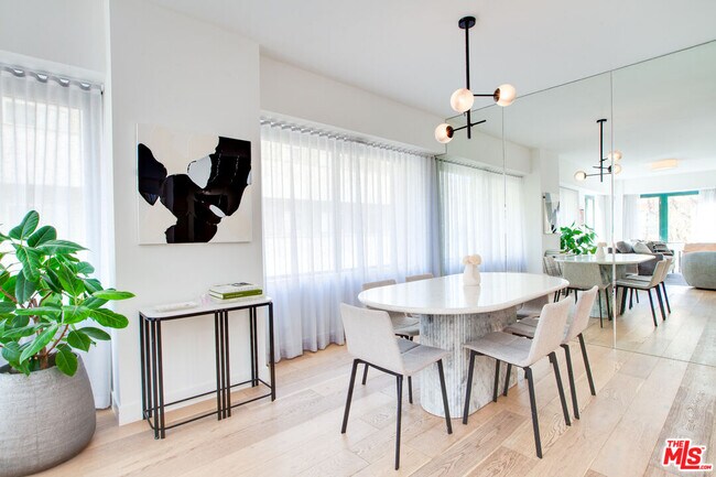 Building Photo - 10520 Wilshire Blvd