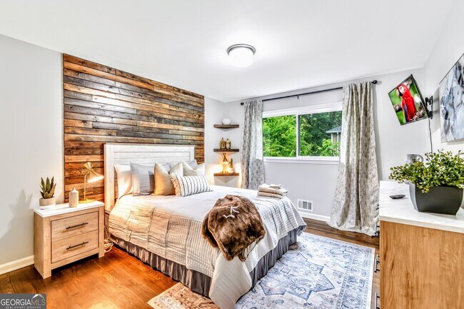 Building Photo - 1897 Mt Vernon Rd