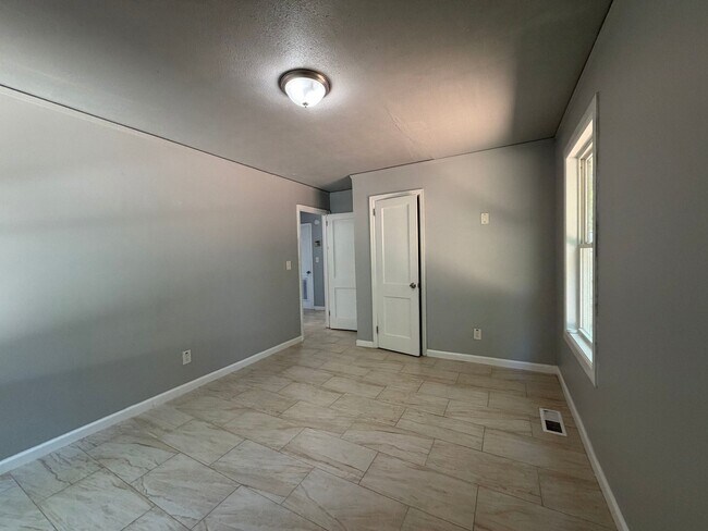 Building Photo - 2157 Nelms Dr SW