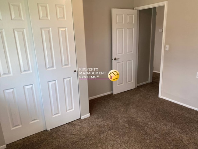 Building Photo - 2 Bedroom Salt Lake Duplex - All Utilities Included!