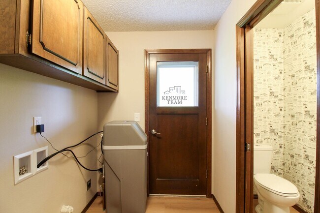 Building Photo - 3 Bed/2.5 Bath House in Pasco Near the River!