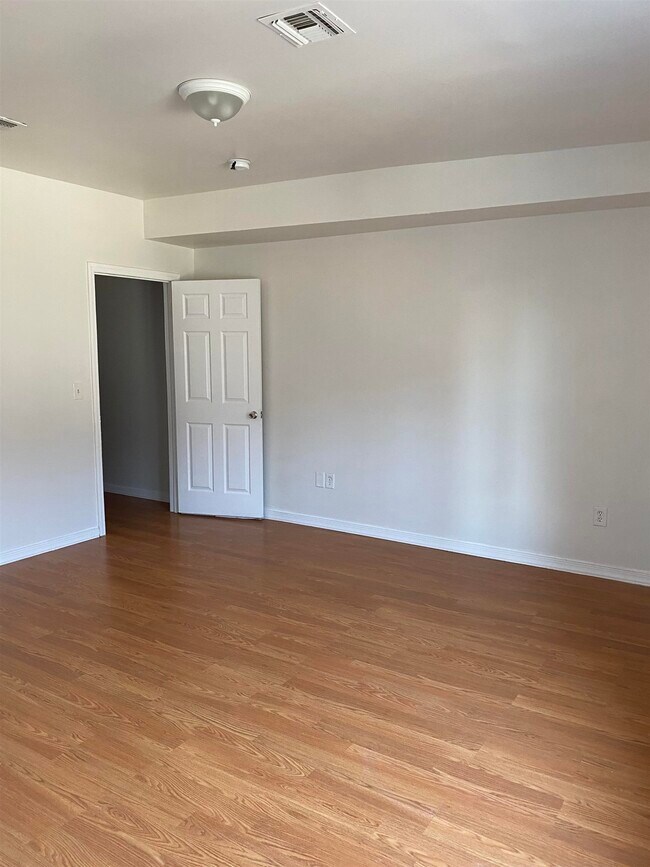 Building Photo - 106 Ocean Ave