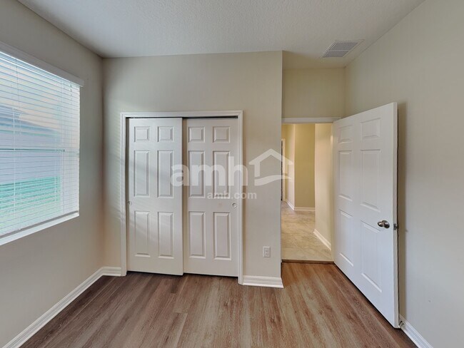 Building Photo - 1813 Henley St