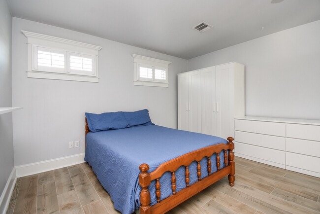 Building Photo - 1349 Heights Blvd