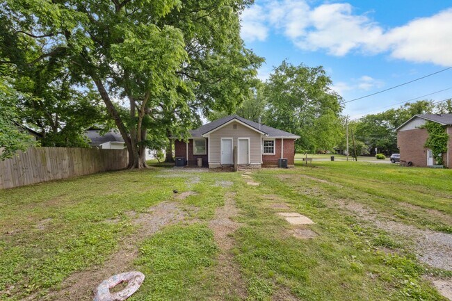 Building Photo - 815 Stafford St